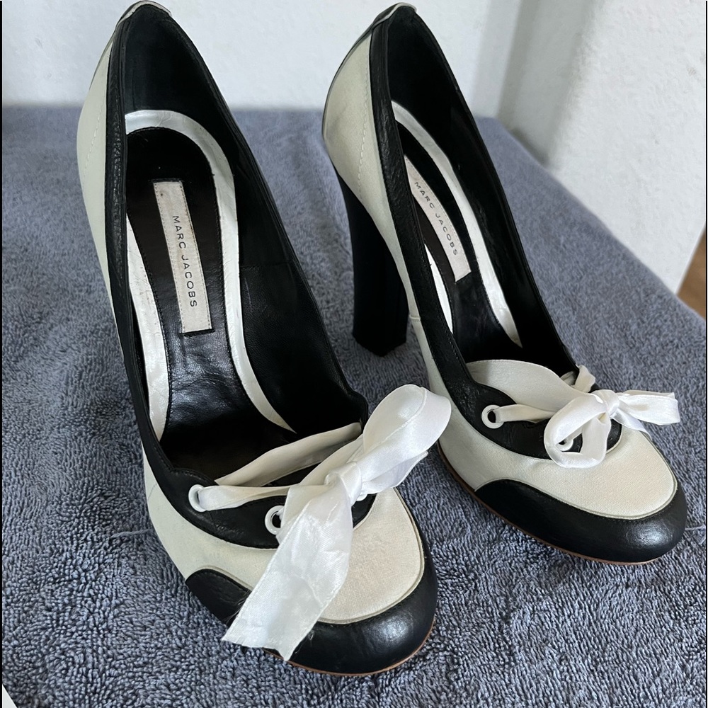 Marc Jacobs vintage look ribbon tie shoes